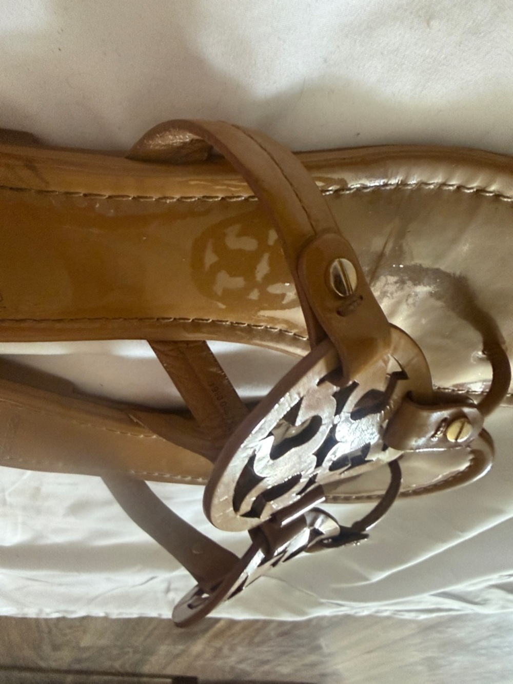 Tory Burch Brown Leather Logo Cutout Thong Sandals - Picture 14 of 14